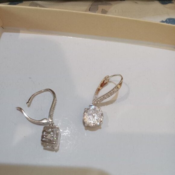 Beautiful Sparkly Dangling Earrings - Picture 2 of 4